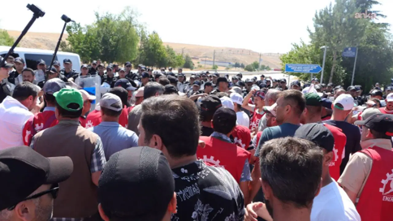 3 aydır maaşları ödenmiyor: Hakları için Ankara’ya yürüyen işçilere polis müdahalesi