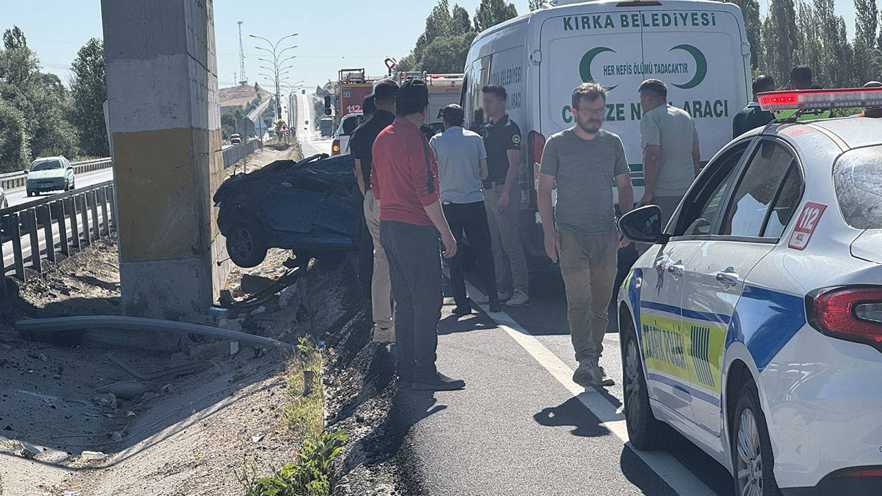 Afyonkarahisar'da feci kaza: Otomobildeki çift ve bebekleri öldü