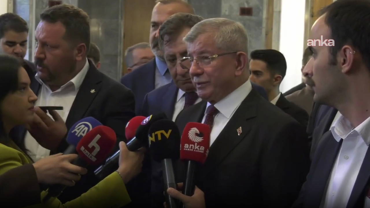 Ahmet Davutoğlu: Yeni parti kuruluyorsa, bize 'hayırlı olsun' demek düşer
