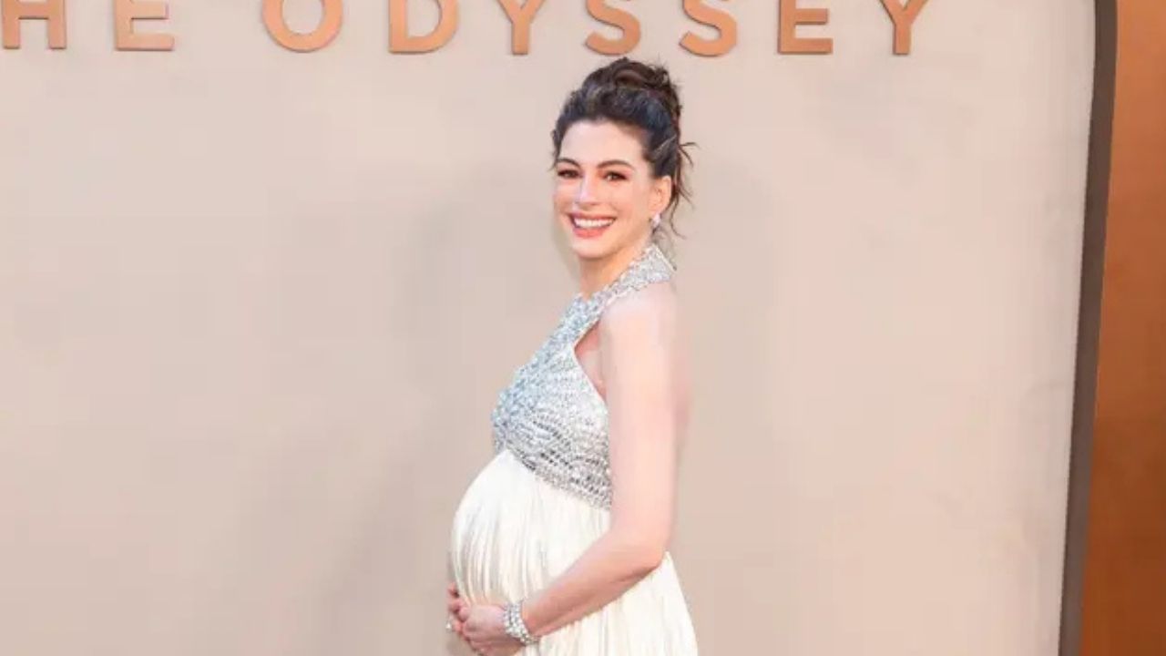 Anne Hathaway’den 43 yaşında sürpriz hamilelik itirafı: 'Hamile kız kardeşlerim her an güçlü ve zarif gözükmek zorunda değilsiniz'