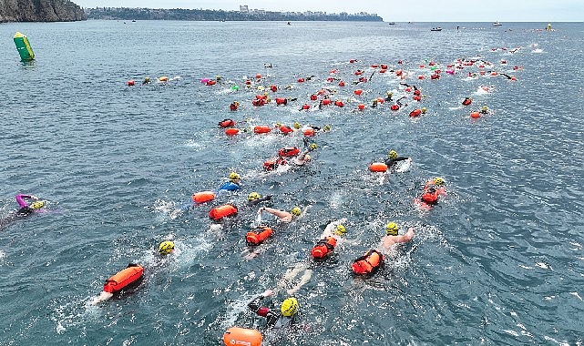 Antalya’da Dev Organizasyon: 27 Ülkeden 750 Sporcu Akdeniz’e Kulaç Attı!