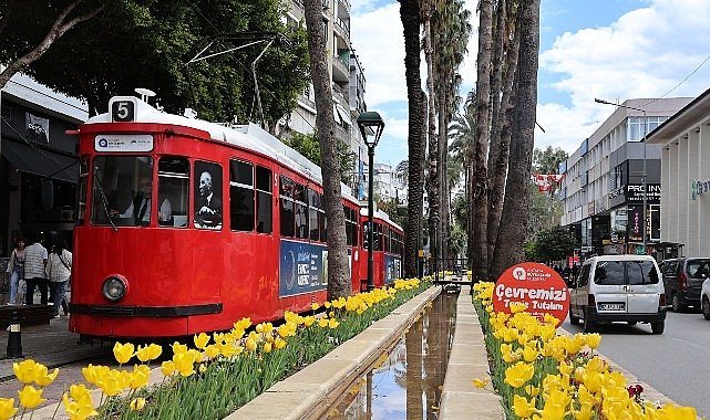 Baharın müjdecisi laleler Antalya sokaklarını renklendirdi!
