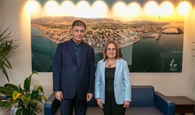 Başkan Tugay Güzelbahçe'de esnaf ve vatandaşlarla buluştu