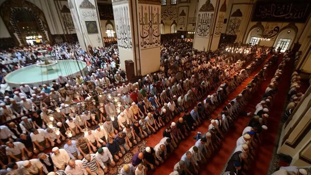 Cuma hutbesinde konu '15 Temmuz darbe girişimi': 'Dini dünyaya alet insan ne kötüdür'