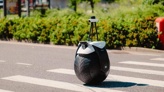 Dünyanın İlk Tek Tekerlekli Otonom Güvenlik Robotu Tanıtıldı