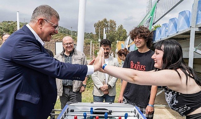 İzmir'de gençler yalnız değil!