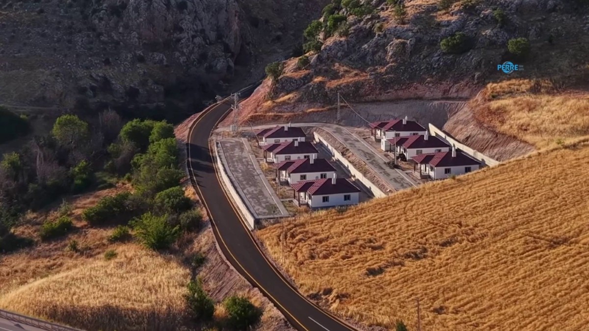 Kahta Kavaklı Köyü’nde sıcak asfalt çalışmaları sürüyor  - Videolu Haber