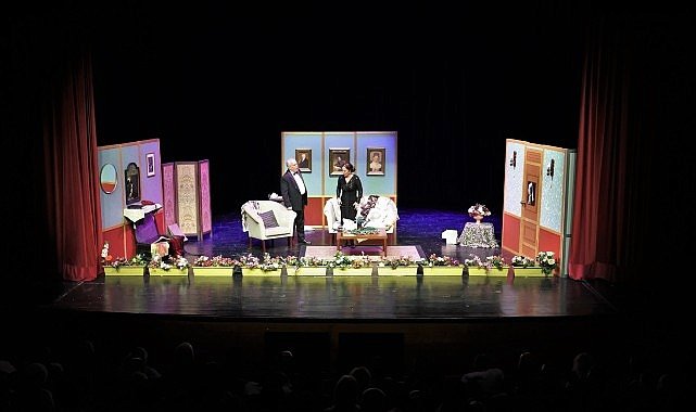 'Kral Dairesi' Cennet Sahnesi'nde Prömiyer Yaptı