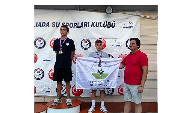 Osmangazi'nin Kulaçları Prens Adaları'nda Madalyaya Uzandı