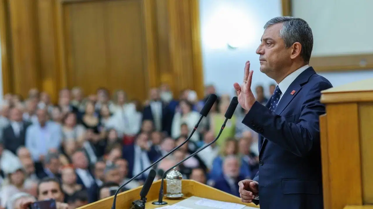 Özgür Özel’in yeni parti hamlesi dünya basınında: 'Türkiye siyasetini yeniden şekillendirebilecek cesur bir hamle'