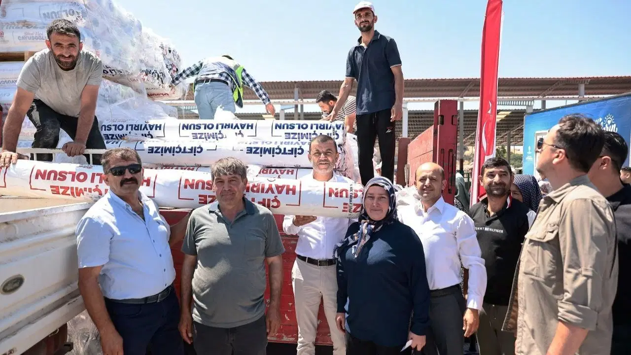 Üreticiye destek, yollara konfor, muhtarlarla ortak akıl